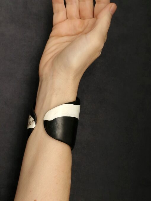 Vegan Ivory & Black Flat Cuff Size S - Image 3