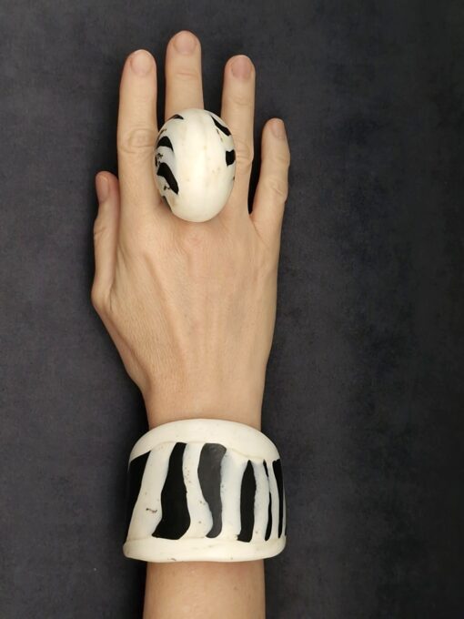 Vegan Ivory & Black Flat Cuff Size M - Image 3