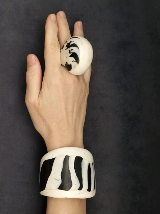 Vegan Ivory & Black Flat Cuff Size M - Image 2