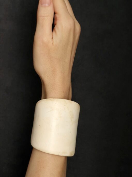 Vegan Ivory Flat Cuff Size M - Image 2