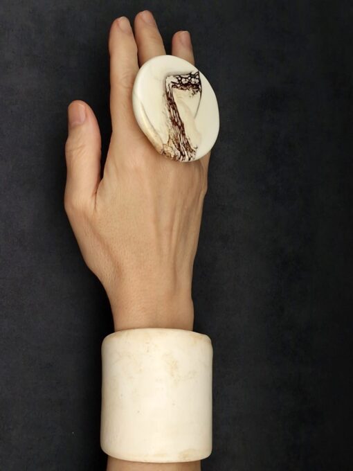Vegan Ivory Flat Cuff Size M - Image 5