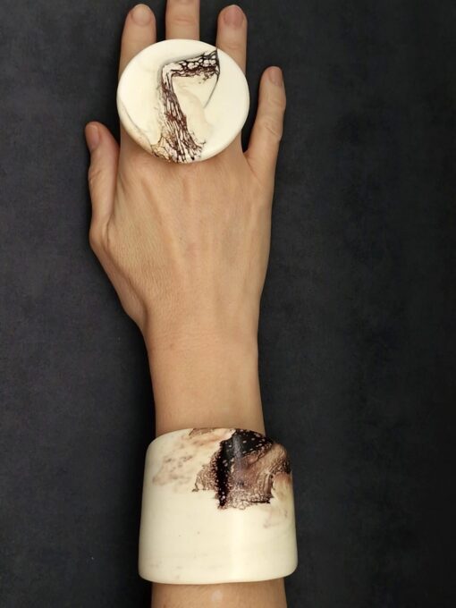 Vegan Ivory & Brown Flat Cuff Size M - L - Image 3