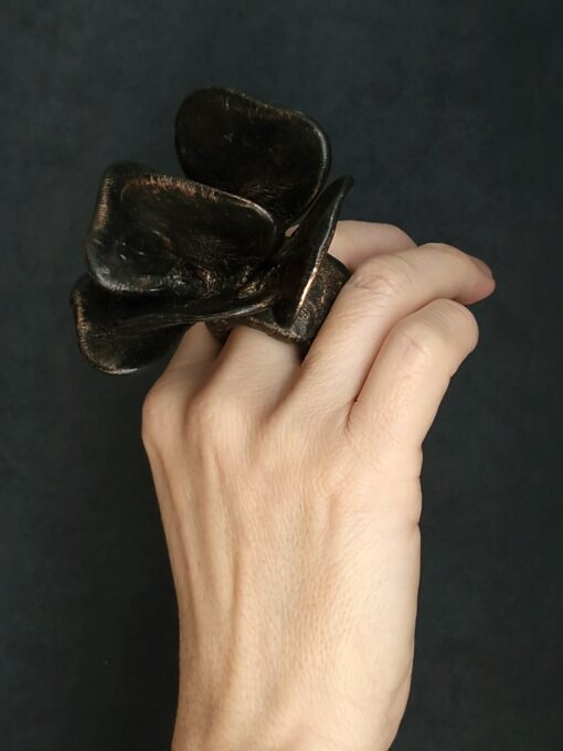 Black with Gold Sheen Flower Ring Size 7.5 - Image 4