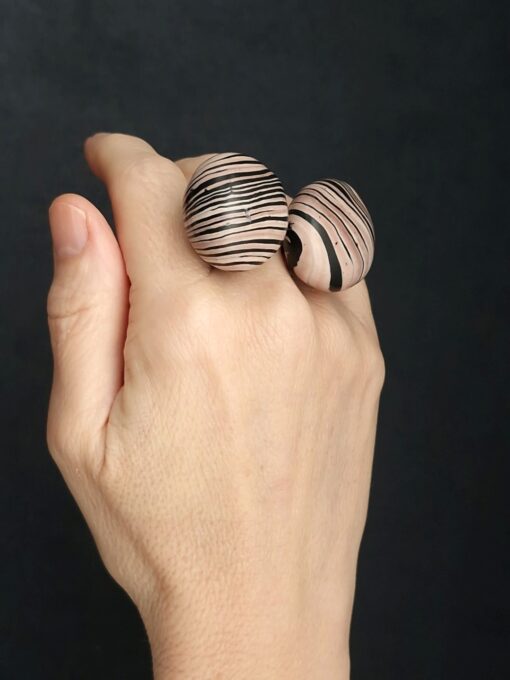 Brown & Black Sculptured Ring Size 8 - Image 2