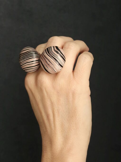 Brown & Black Sculptured Ring Size 8 - Image 3