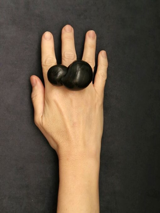 Black Sculptured Ring Size 8 - Image 3