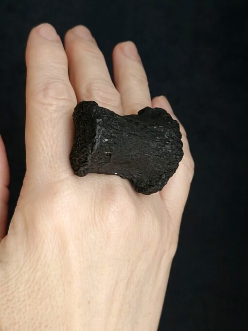 Black Sculptured Ring Size 8.5 - Image 4