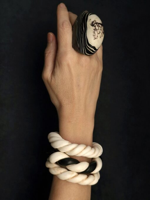 Vegan Ivory & Black Twisted Cuff Size M - Image 4
