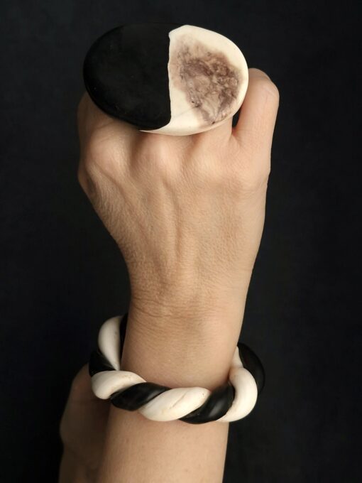 Vegan Ivory & Black Twisted Cuff Size M - Image 8