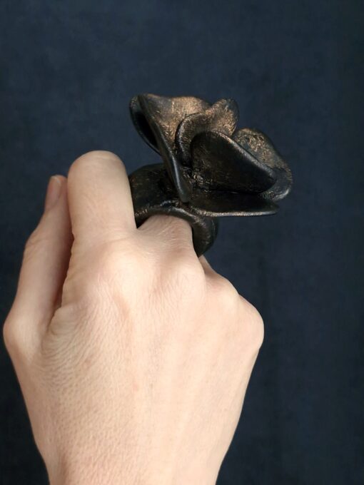 Black with Gold Sheen Flower Ring Size 7.5 - Image 4