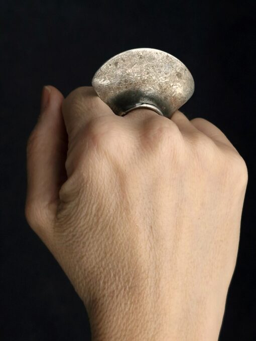 White Bronze Plated Alloy Ring Size 6.5 - Image 2