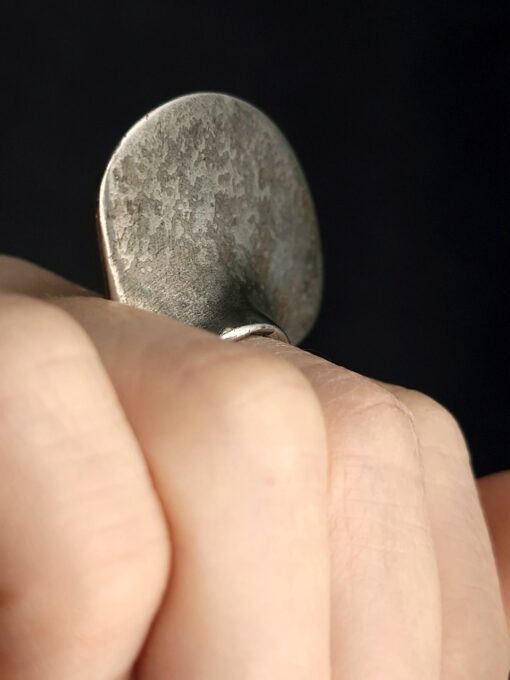 White Bronze Plated Alloy Ring Size 6.5 - Image 3