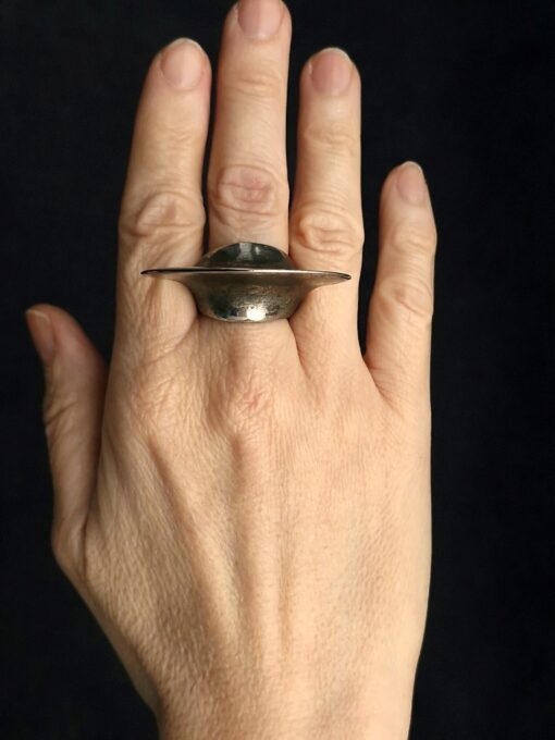 White Bronze Plated Alloy Ring Size 6.5 - Image 4