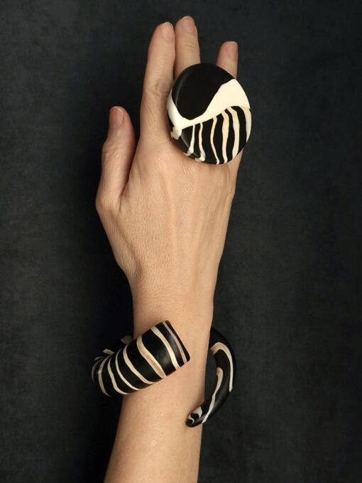 Vegan Ivory & Black Ring Size 9 - Image 5
