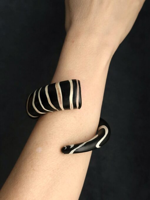 Black & Vegan Ivory Snake Cuff Size S - M - Image 4