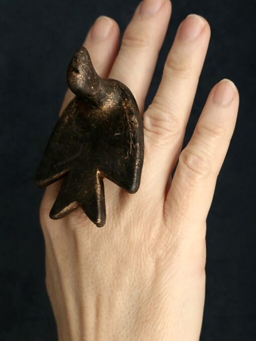 Black with Gold Sheen Sculptured Ring Size 7 - Image 4