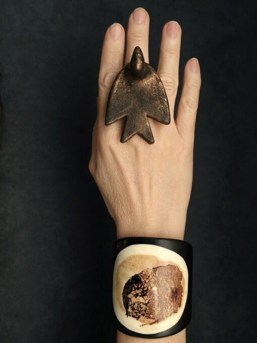 Black with Gold Sheen Sculptured Ring Size 7 - Image 8