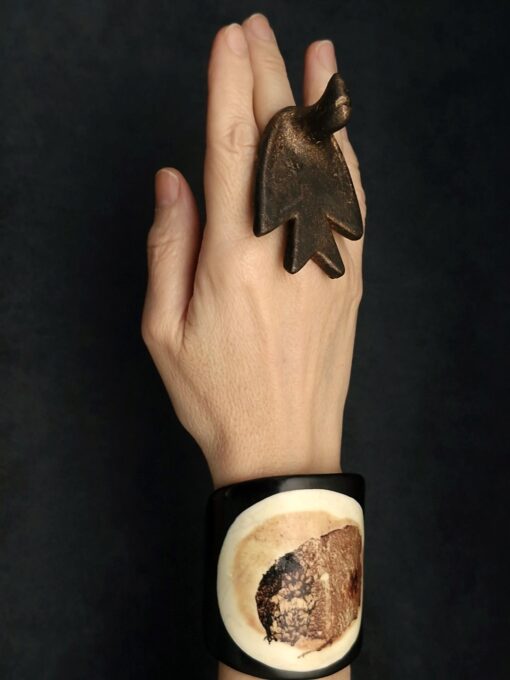 Black with Gold Sheen Sculptured Ring Size 7 - Image 9