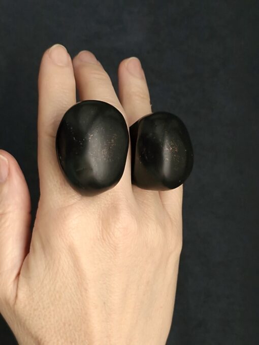 Black Sculptured Ring Size 8