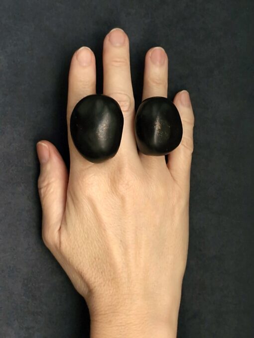 Black Sculptured Ring Size 8 - Image 3
