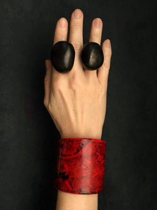 Black Sculptured Ring Size 8 - Image 4