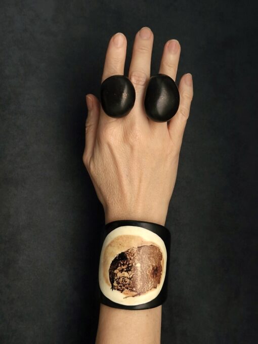 Black Sculptured Ring Size 8 - Image 6
