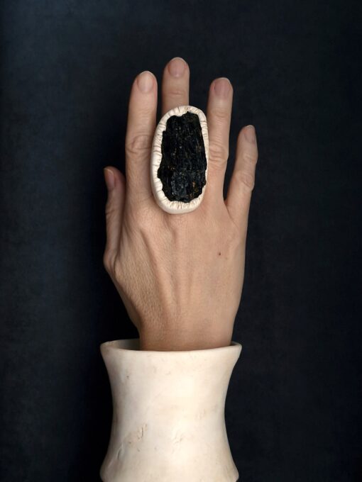 Black Kyanite Stone Ring Size 9 - Image 3