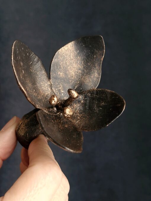 Black with Gold Sheen Flower Ring Size 8 - Image 3