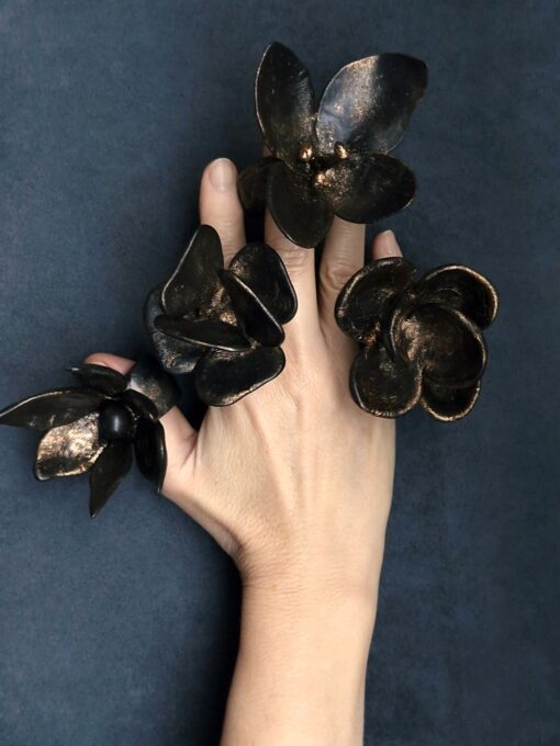Black with Gold Sheen Flower Ring Size 8 - Image 5