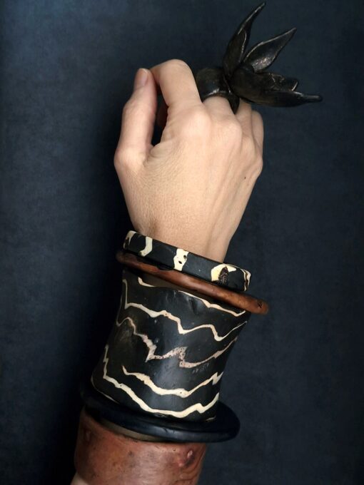Black with Gold Sheen Flower Ring Size 8.5 - Image 6