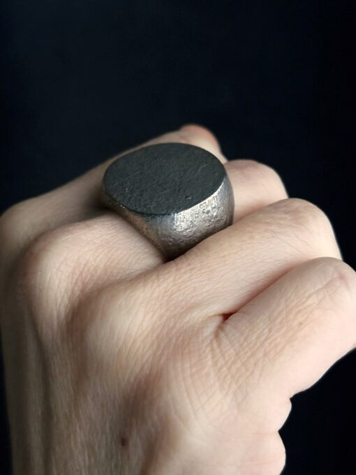 White Bronze Plated Alloy Ring Size 6.5 - Image 3
