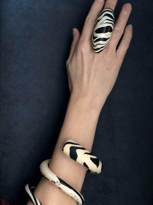 Vegan Ivory & Black Ring Size 7 - Image 5