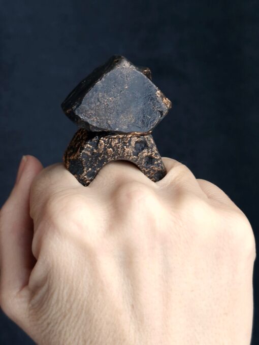Black with Gold Sheen Sculptured Ring Size 8 - Image 3