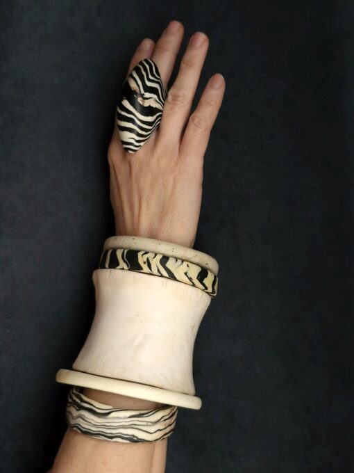 Vegan Ivory & Black Bangle Set (Set of 5) - Size M - Image 4