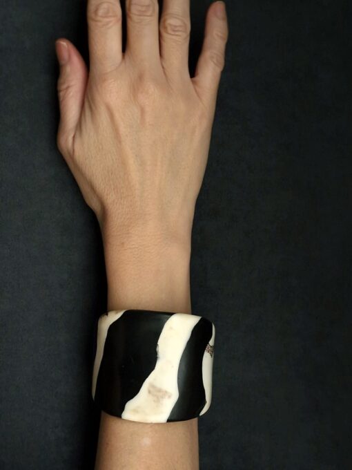 Black & Vegan Ivory Flat Cuff - Size M - Image 2