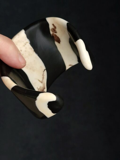 Black & Vegan Ivory Flat Cuff - Size M - Image 3