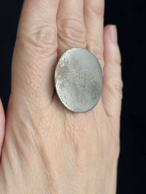 White Bronze Plated Alloy Ring - Size 7.5 - Image 2